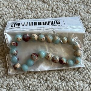 NWT - beautiful natural bead bracket